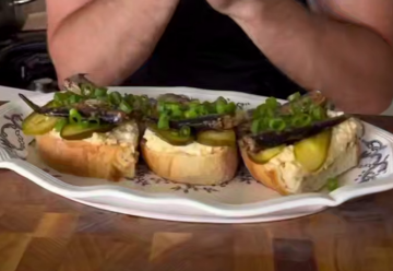 Бутерброди зі шпротами, кадр з відео