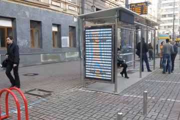 "Краще нікого, ніж торчки-батьки": у Києві помітили дівчинку в оточенні наркоманів, на відео боляче дивитися