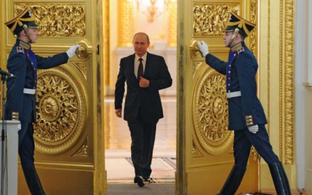 Лабутени Путіна: соцмережі продовжують жартувати над зростом політика