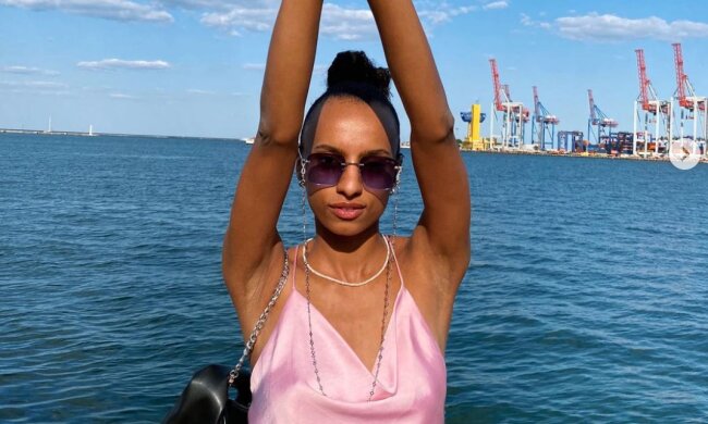 Скрін, Instagram Еліна Мбані