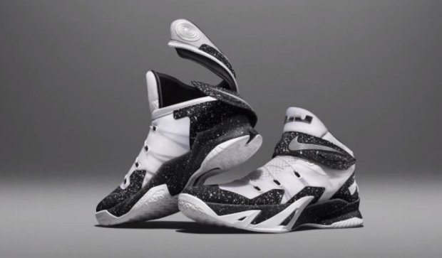 В "Nike" представили кроссовки для инвалидов (видео)