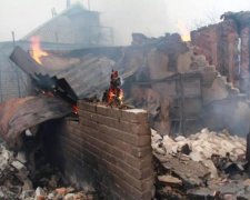 Артилерія бойовиків руйнує житлові квартали Красногорівки