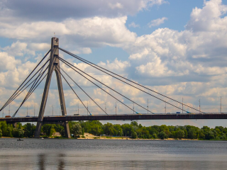 Северный мост Киева после дроновой атаки