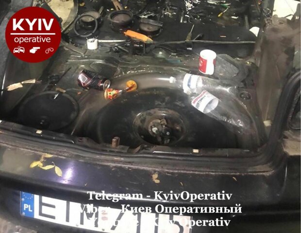 В Киеве машину разобрали "на запчасти" на глазах у опешившего водителя - "Я ее купил"