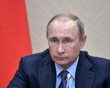 Відомий карикатурист показав, що Путін обрізає росіянам