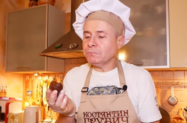 Константин Грубич приготовил печенье "Картошка", кадр из видео