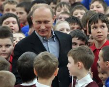 Знову за старе? Путіна засікли в компанії хлопчика