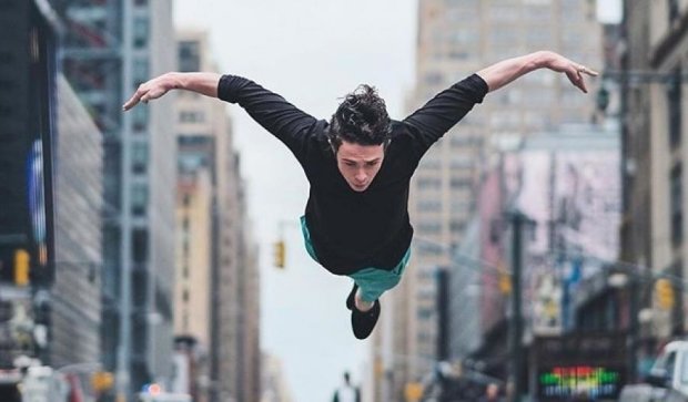 Танцюристи Нью-Йорка склали разючий контраст  суєті  мегаполіса