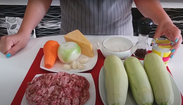 Жареные кабачки с мясом и перцем