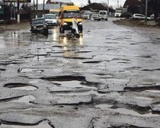 Українські дороги виявилися в п'ятірці найгірших у світі