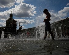 Шквали, спека, крижаний "бій": українців попередили про пекельну аномалію, стихія влаштує шоу