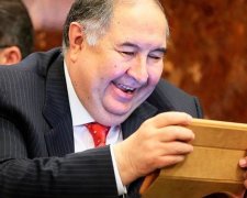 Усманов заплатив за піар кількома iPhone