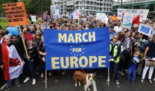 Тысячи британцев вышли на марш в поддержку ЕС