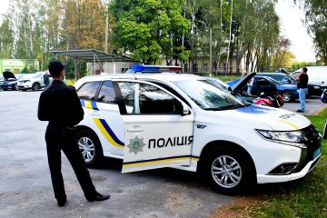 У Запоріжжі п'яні підлітки побили дідуся до напівсмерті, кров лилася рікою: відео 18+