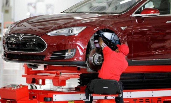У Tesla з'явилися сотні вакансій