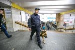 "Брудний" протест: у київському метро дівчину облили фарбою