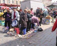 Львовянам запретят ходить на рынки и в супермаркеты — теперь только церковь