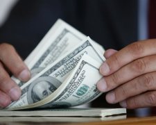 Прокуроры за взятку "отмазывали" депутата-предателя