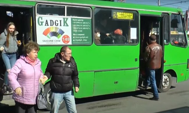 Громадський транспорт, скріншот із відео