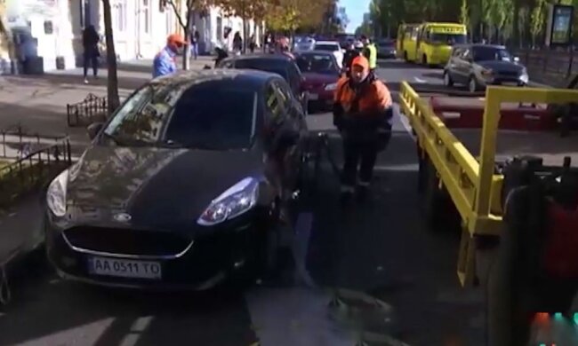 Евакуація авто, фото: скріншот з відео