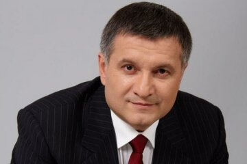 Аваков назвав суми, які повії платили міліціонерам