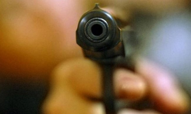 Чоловік відкрив стрілянину в магазині у Хмельницькому, є поранені