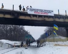 Блокада Донбасса: министр предложил активистам мировую