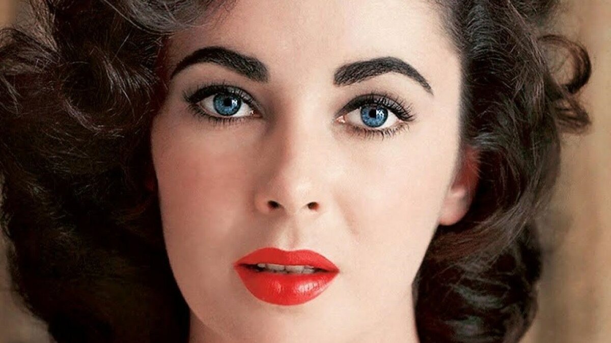 Грудь Элизабет Тейлор (Elizabeth Taylor)