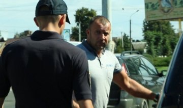 Здичавілий Іван: як водій BMW поліцейських обматюкав (відео)