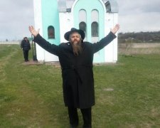 Вандали осквернили склеп відомого кабаліста під Києвом: фото  