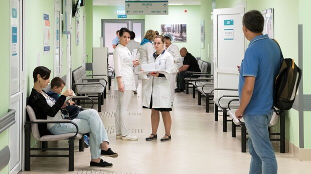 Греться – в больницу: в Киеве включили отопление, но повезло только белым халатам