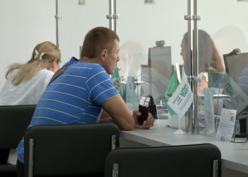 Оформлення соцдопомоги. Фото: скрін youtube