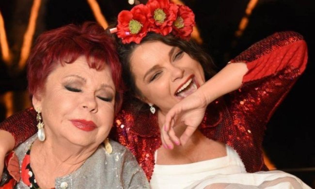 Пожилая мать Королевой в мини-платье зажгла под хит Лободы: какой позор