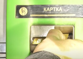 Карта ПриватБанка. Фото: скрин youtube