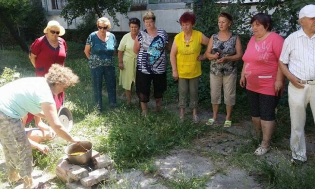 Газодобывающая страна: оккупанты заставили крымчан готовить на улице