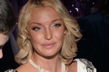 Волочкова призвала верить в чудеса: либо крестик сними, либо трусы одень