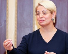 Подружка Януковича перетворюється на мумію: "косить під Кім Кардашьян"