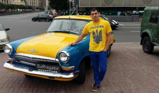 День Киева: зонтики, световое шоу и желто-синие авто