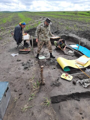 Розкопки в селі Івківці, facebook.com/archmuzeumck