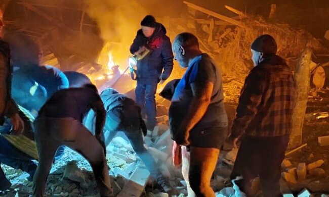 Нічний обстріл Житомира: від російських ракет постраждав пологовий, знищено приватні будинки, є жертви