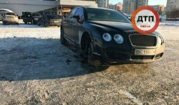 Самотній Bentley без коліс підірвав соцмережі