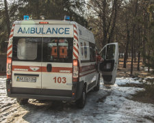 Моторошна знахідка шокувала київських поліцейських: пролежала в ямі три дні, дістали задубілою