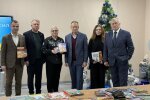 "Святий Миколай — дітям Харкова": Микола Томенко передав українські книги та подарунки підземній школі