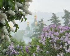 Церковь, сирень, кадр из видео