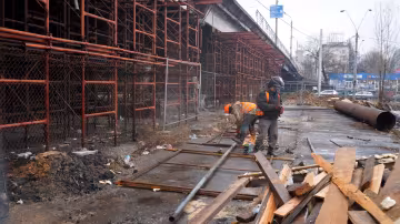 До перекриття Шулявського мосту залишаються лічені дні: Київ скують велетенські затори