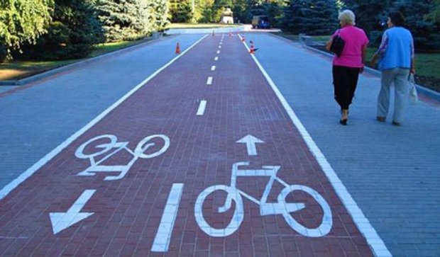 Ко дню Днепропетровска установили дорожки для велосипедистов (фото)