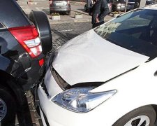 Аварія на Хрещатику: авто МВС врізалося в легковик (фото)
