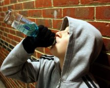 Звичайна справа: діти вирішили випити самогону, але щось пішло не так