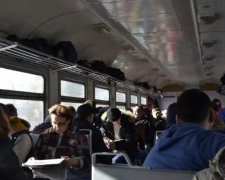 Курилка на колесах: пасажир розповів про жахи київських електричок