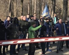 У могилы Тараса Шевченко напали на активистов "Украинского выбора" (фото)